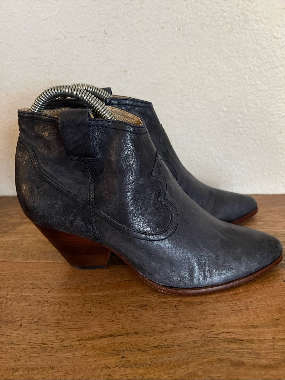 Frye Reina Black Leather Ankle Boots Womens Size 8 M Western Casual Zip